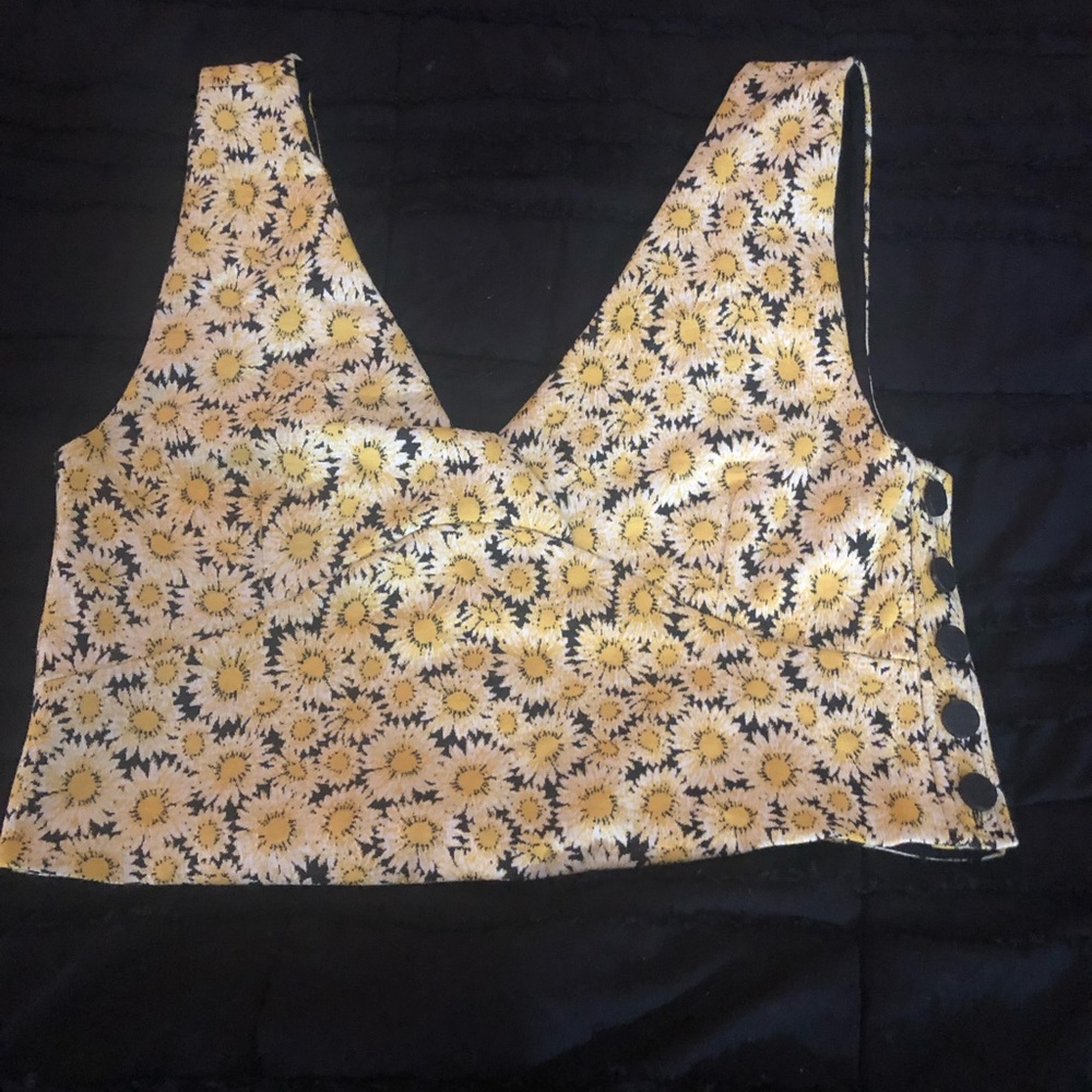 Tank crop top daisy design